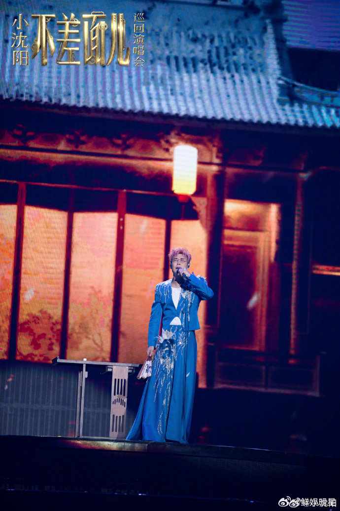 #沈春阳嘲笑小沈阳蜜蜂小狗#谁家里还没有个专门嘲笑自己的另一半，这相处状态看着好舒服。#小沈阳眼肿了
