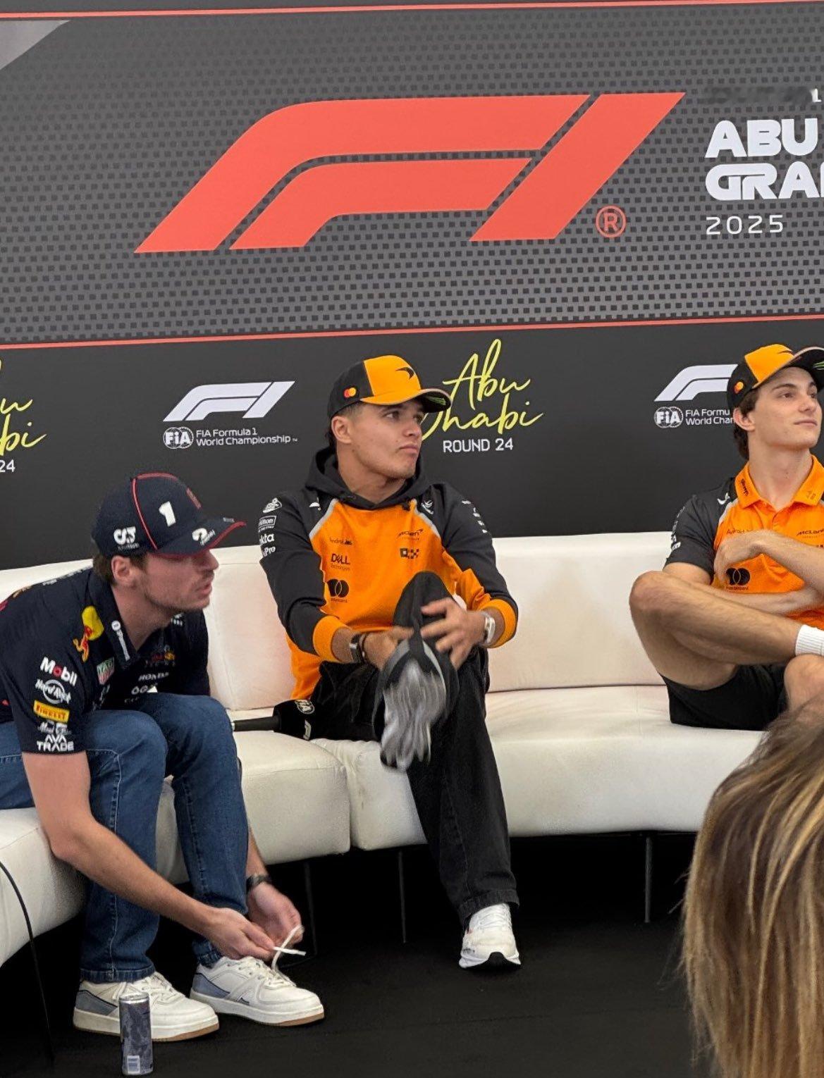 维斯塔潘谈优秀队友的标准🎙️：“一名优秀的队友。不仅擅长与团队共同研发赛车，车