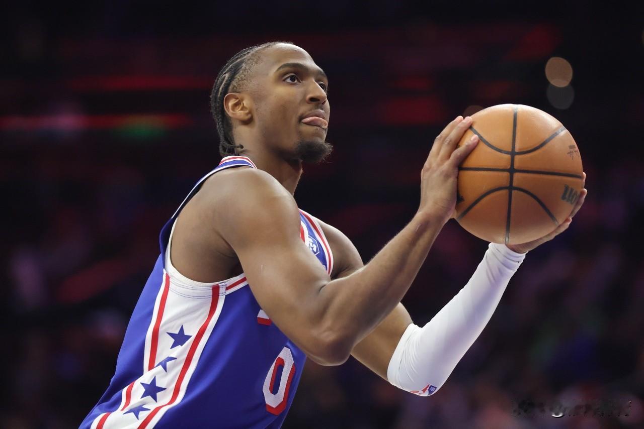 马克西进步太大了！从替补再到全明星首发，用了6个赛季：第一个赛季：场均8分，