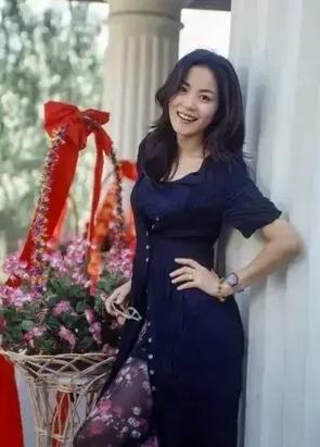 当年窦唯和王菲婚变期间，窦唯曾对记者解释道：不是王菲撞见他和高原在一起，而是他主