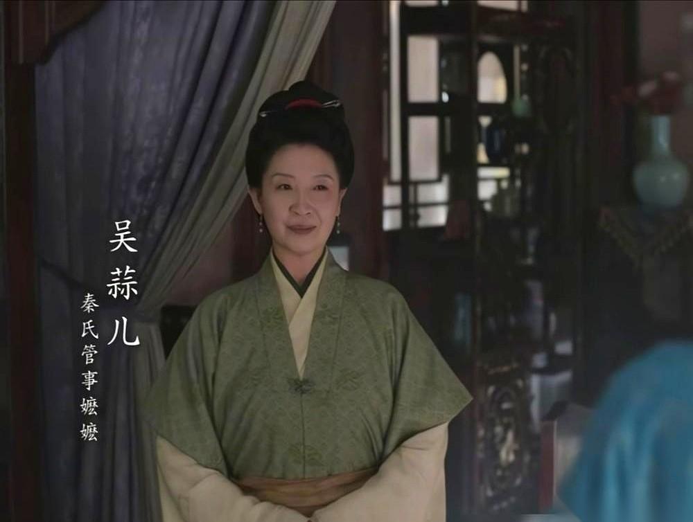 林府侍卫九皋为了逃避亲娘安排的相亲，直接男扮女装头插绢花去街上晃荡，把自己的名声