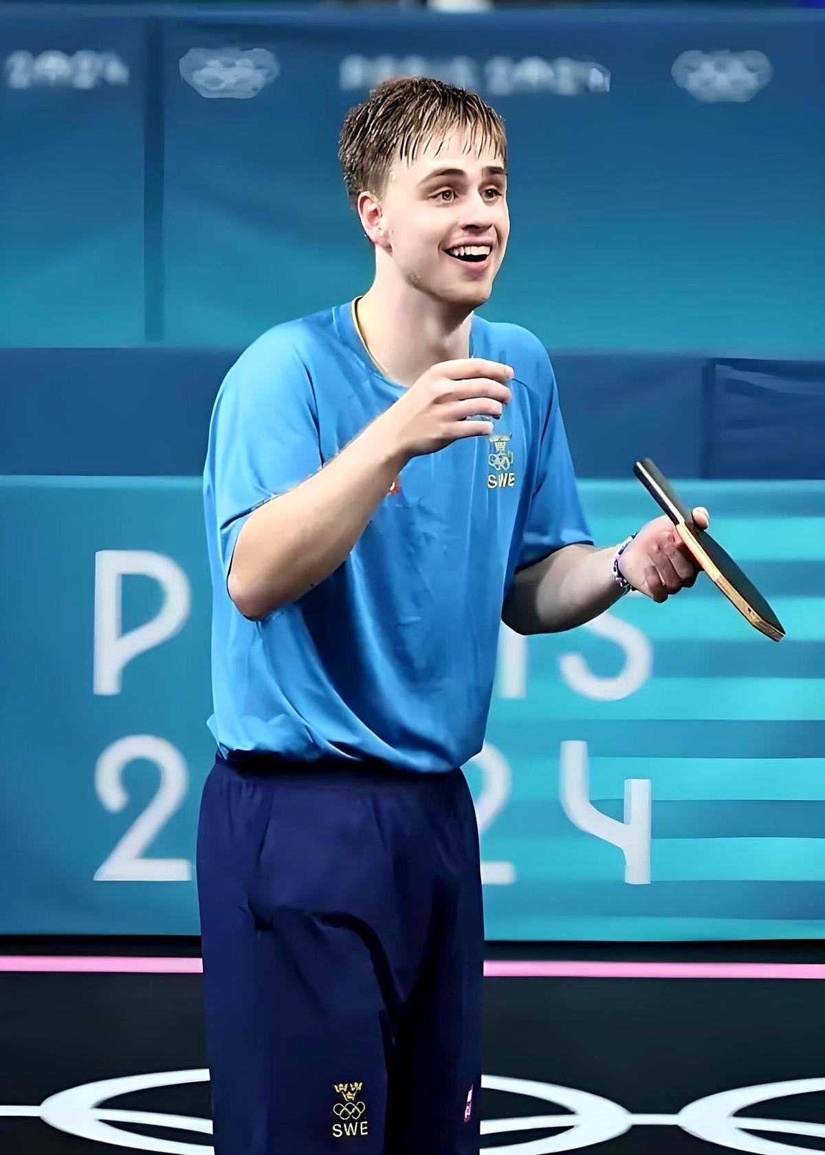 对手的目标变了。不是要赢他，而是想办法别在淘汰赛第一轮就遇上他。韩国队主教练