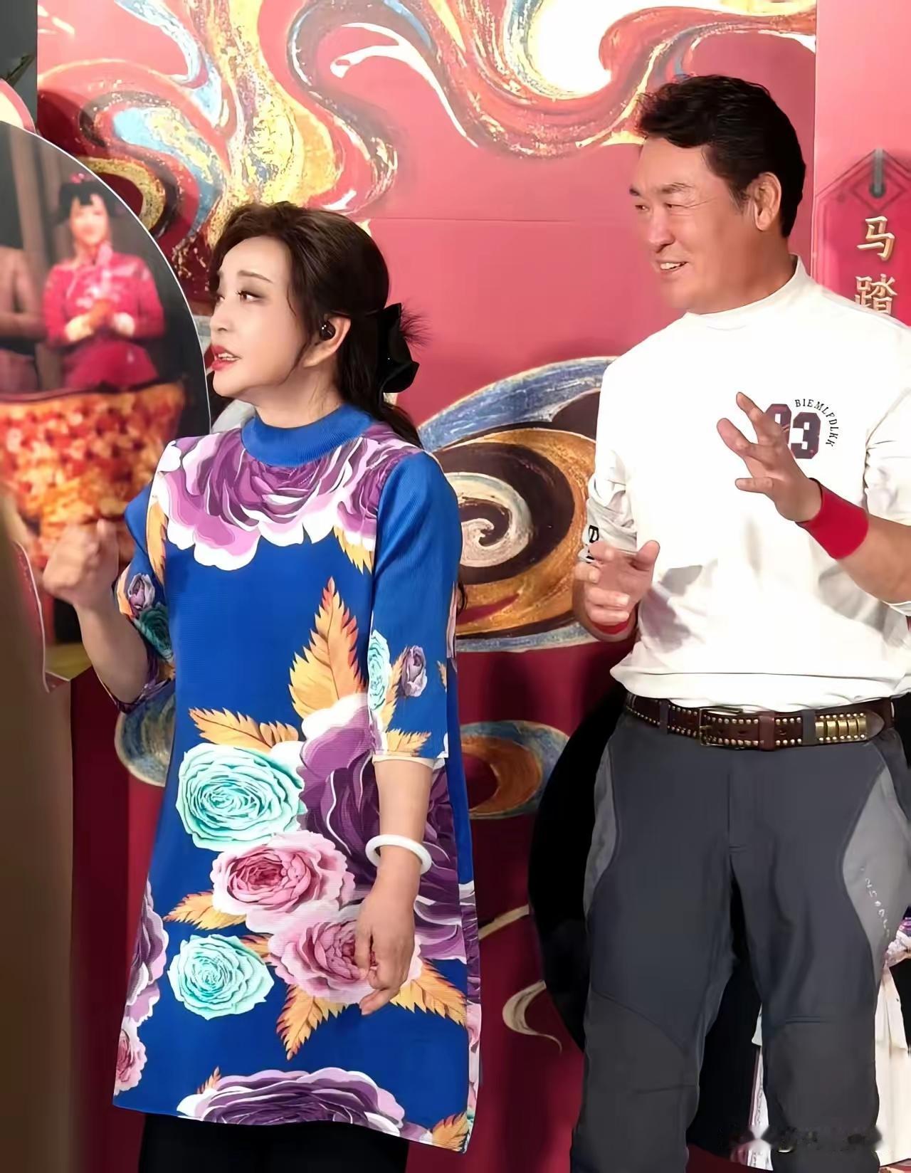 王铎：这是在干什么？奇怪。