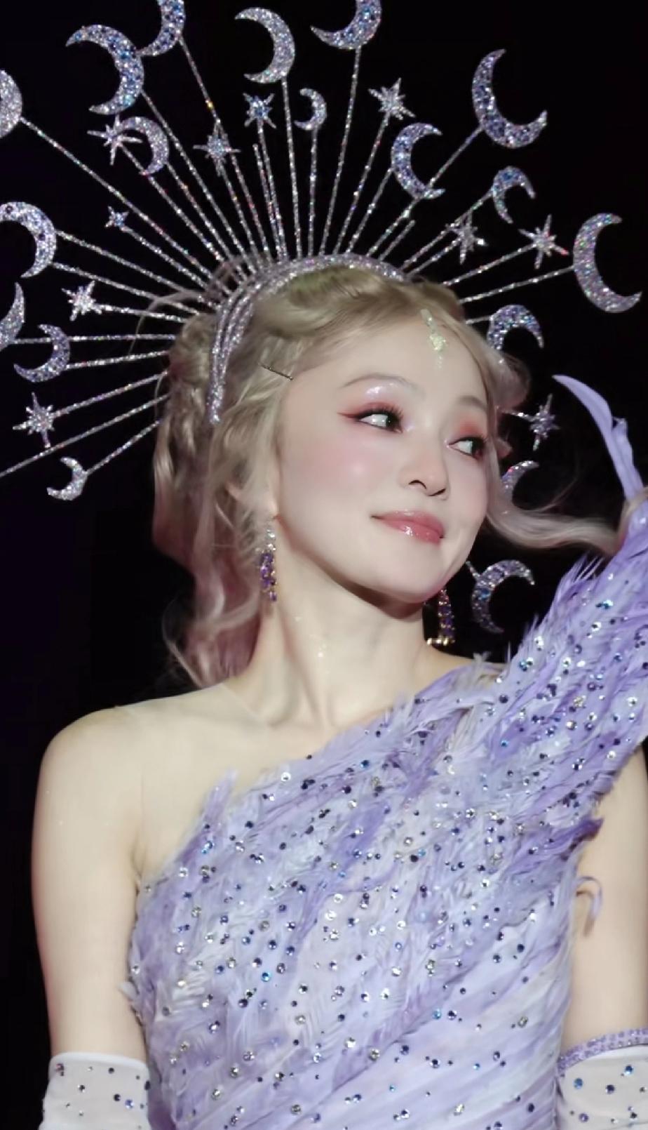 张韶涵的造型师拿她当手办，王心凌的造型师拿她当甜心宝贝，伍佰的造型师拿他当乞