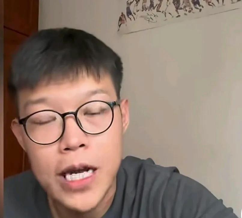 姜润则现在也是没办法了，只能每天出来曝光老姜的黑料，说什么当年老姜在外面也是沾花