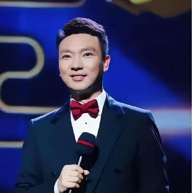央视主持人康辉说：我下班回到家之后，我太太突然很严肃的跟我说，我可能得跟你谈谈，