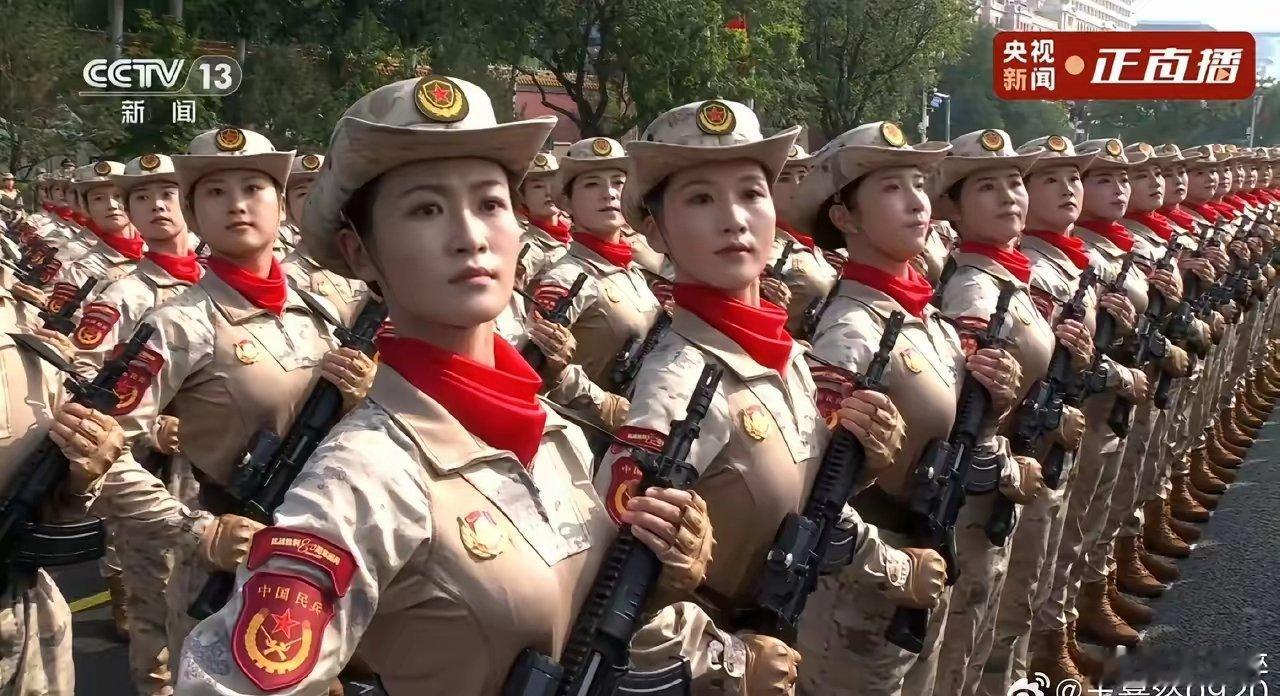 女民兵气势拉满又美又飒女兵真的是英姿飒爽，巾帼不让须眉，铿锵玫瑰，飒飒飒！！看