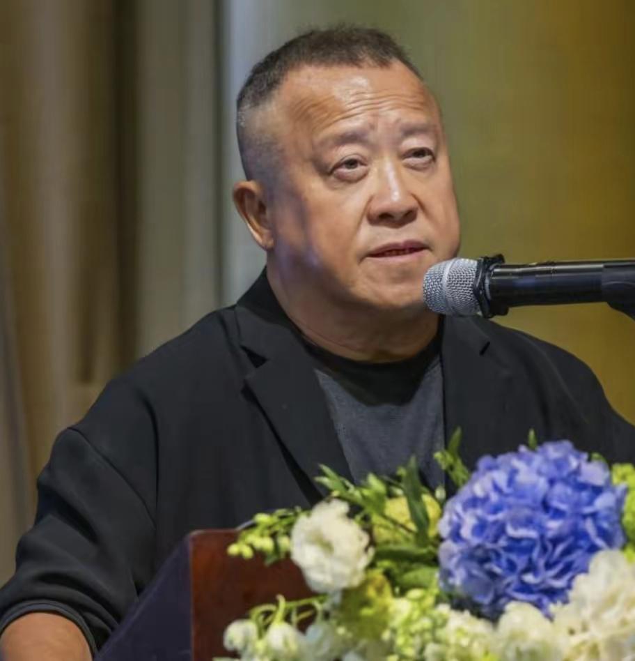施南生以前对曾志伟的关心真的是太到位了，竟然会知道曾志伟参加奥斯凯的时候应该怎么