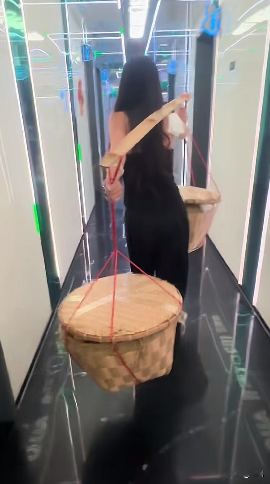 会挑担的年轻人不多了[赞]
