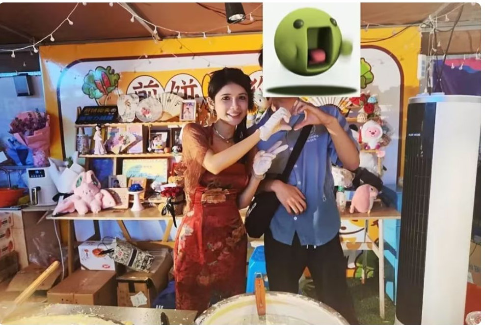 一单7777元！煎饼摊主狗头萝莉天价套餐惊呆网友，老板们却抢着买单？