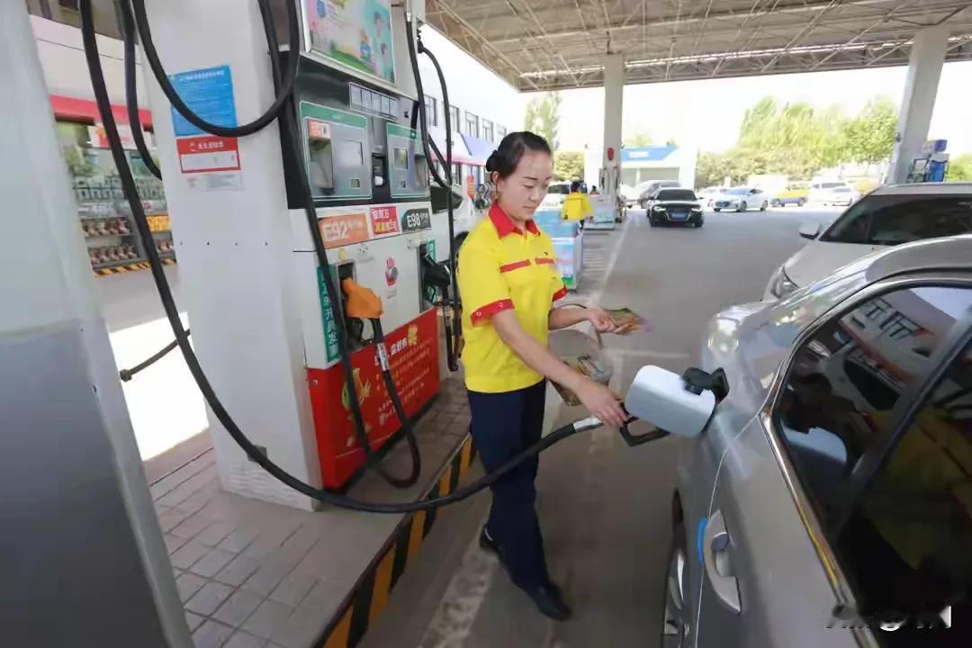 国际油价喋喋不休，哈尔滨决定涨价0.05元，理由是冬季密度增加。中石油哈尔滨分公