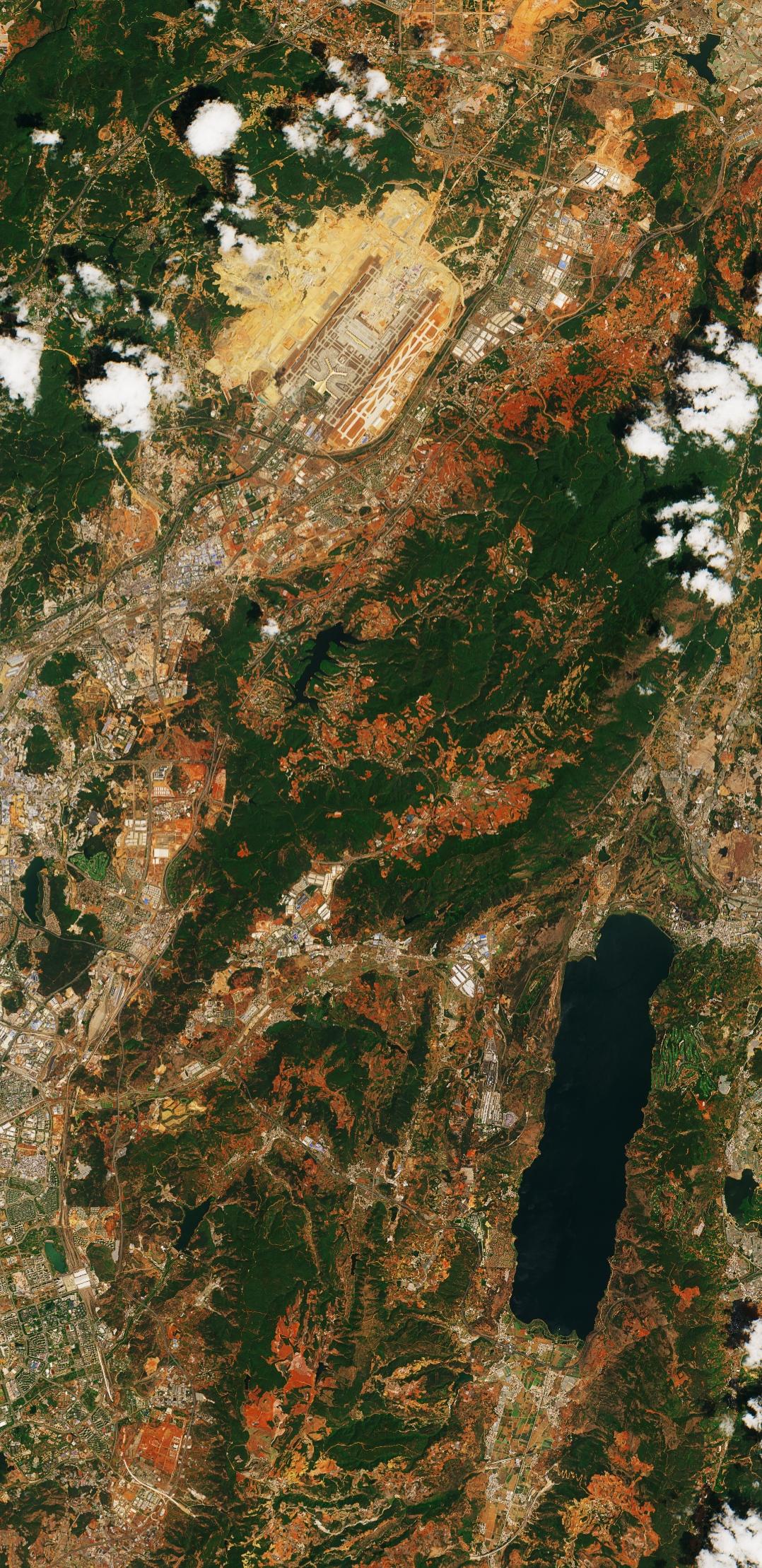 昆明长水机场最近高清卫星图（4.12）