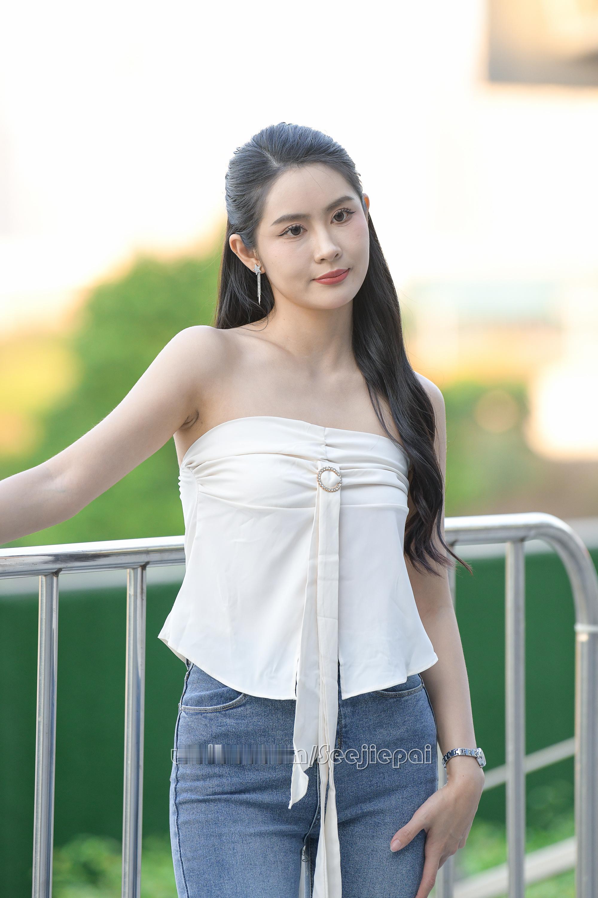 喇叭牛仔裤高挑靓丽美~~​​​