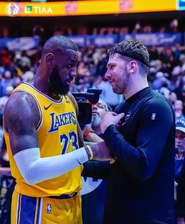据BasketNews报道，洛杉矶湖人当家球星卢卡·东契奇这个夏天减重超过31磅