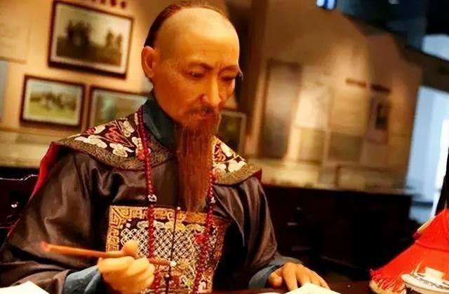 1852年，母亲去世，二品侍郎曾国藩回家奔丧。从湘乡县城到老家荷叶塘，五十里路，