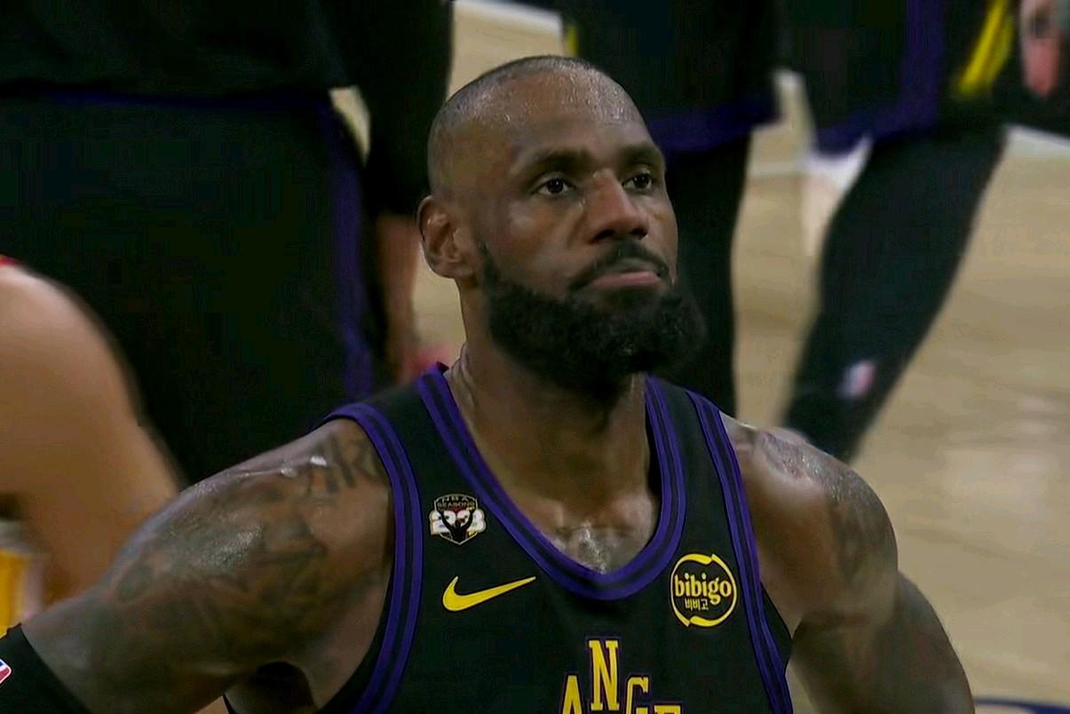 不再刷数据了：我对41岁的老詹还能这样打球佩服的的五体投地！在湖人主场迎战老鹰的