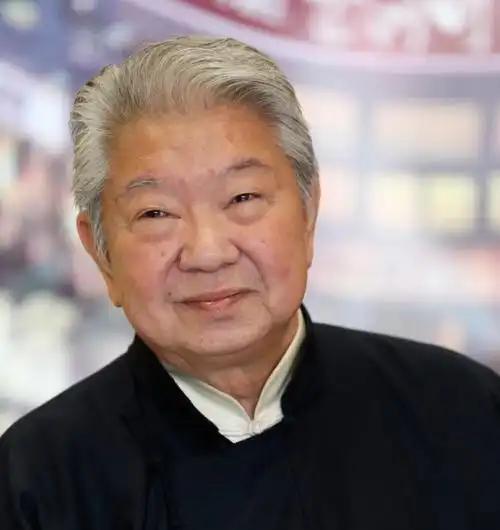蔡澜回忆，何冠昌先生曾请他将成龙带离香港，无论去哪里都可以。若不是蔡澜出面帮