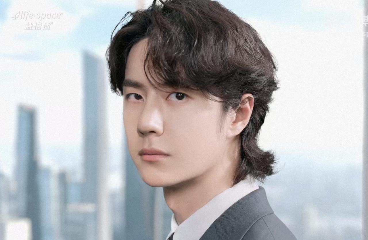 续约续约！王一博又一个代言品牌续约啦👏🏻「益」路同行，探索不止。澳洲专业