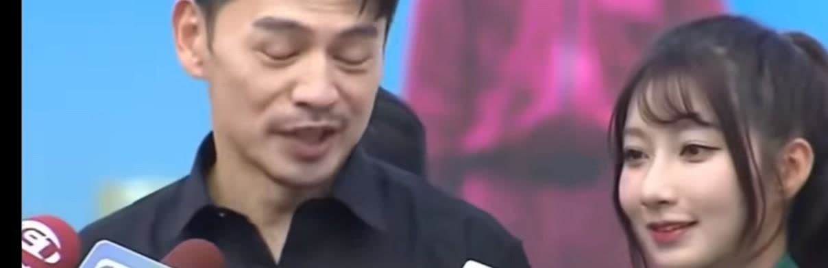 阿ken在参加完小s女儿的画展后，接受访问时，夸奖小s的这几句话怎么听着这么别扭