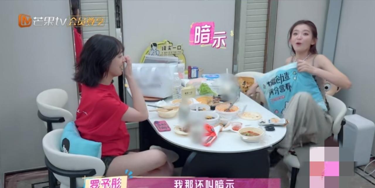 罗予彤：“我嚎啕大哭拉着你的手，叫你不要跟他在一起了。”黄灿灿：“那我就觉得说你