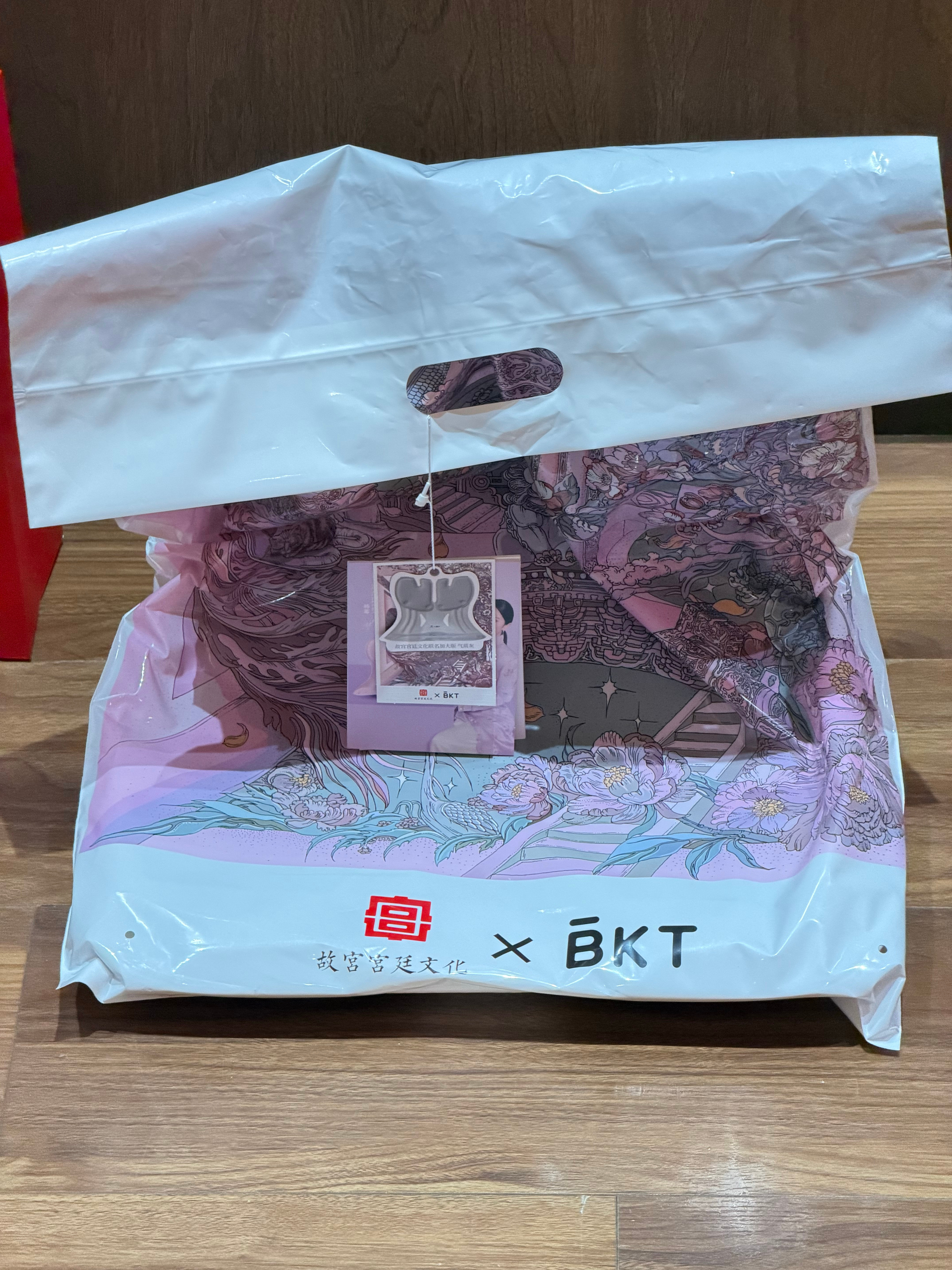 年会碰到把我抽到了礼物送给牛奶了，你们不吃醋吧！这很澳网他很衰什么都没抽到。