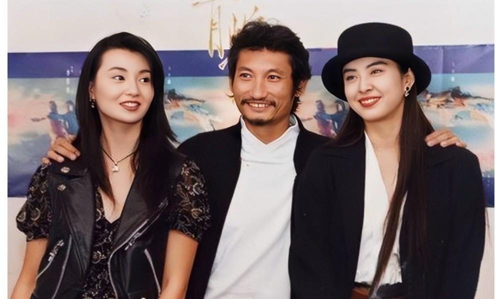 1993年，香港，29岁的张曼玉和26岁的王祖贤与徐克导演的合影旧照，真是惊艳了