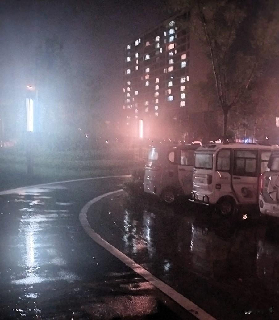 济南的雨是包月的吗？晚上还在下，没有停的意思，搜了一下今年济南多雨的原因。
