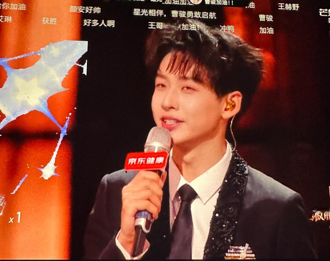 披哥初舞台嘉宾介绍顺序，节目组挺良心。《披荆斩棘2026》初舞台直播，小齐和沈