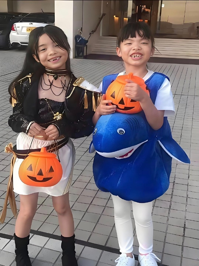 熊黛林的一对双胞胎，不得不说，这亲子鉴定费都可以省了​​​