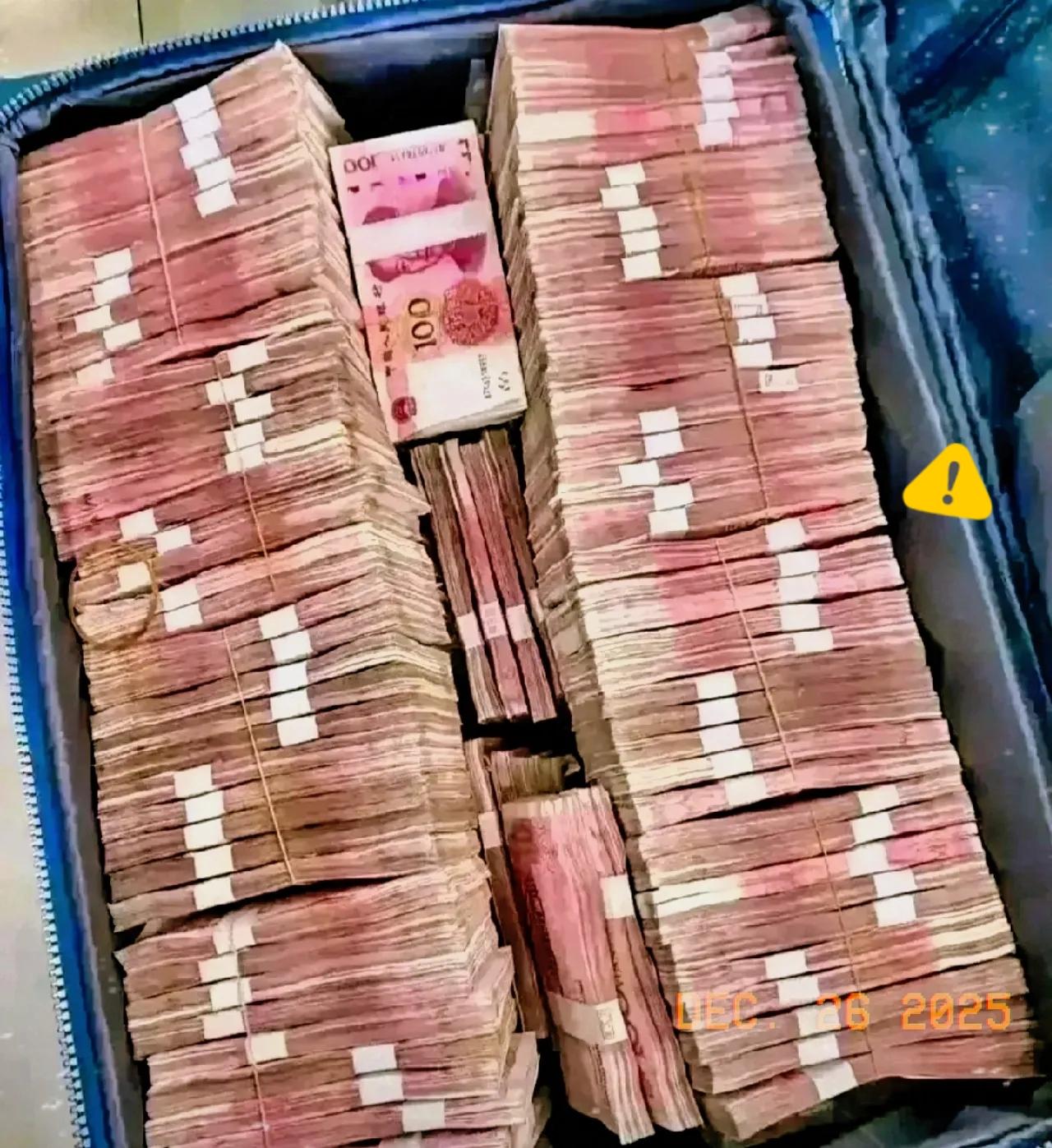 什么叫洗钱？给你说个最明白的事。你明天买张彩票中了500万，国家规定扣20%个税