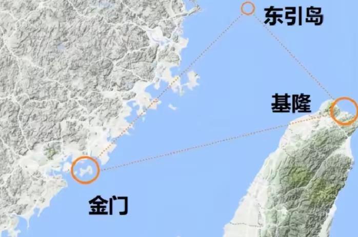 果不其然。据岛内媒体公开报道，台方突然宣布了外岛防区要继续强化战备，东引岛被点