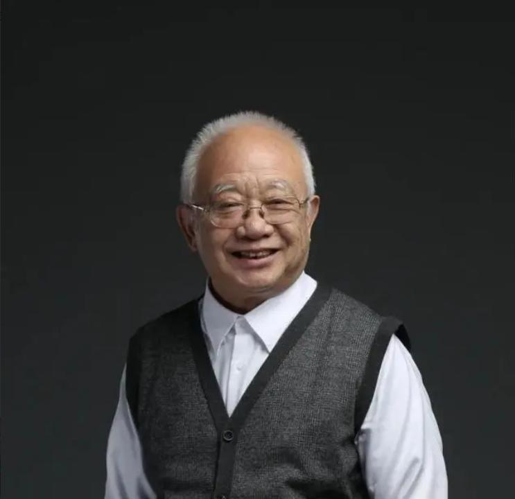 1990年，魏世杰，49岁，带着妻子和孩子回到家乡山东青岛，结束了他的核武器研发