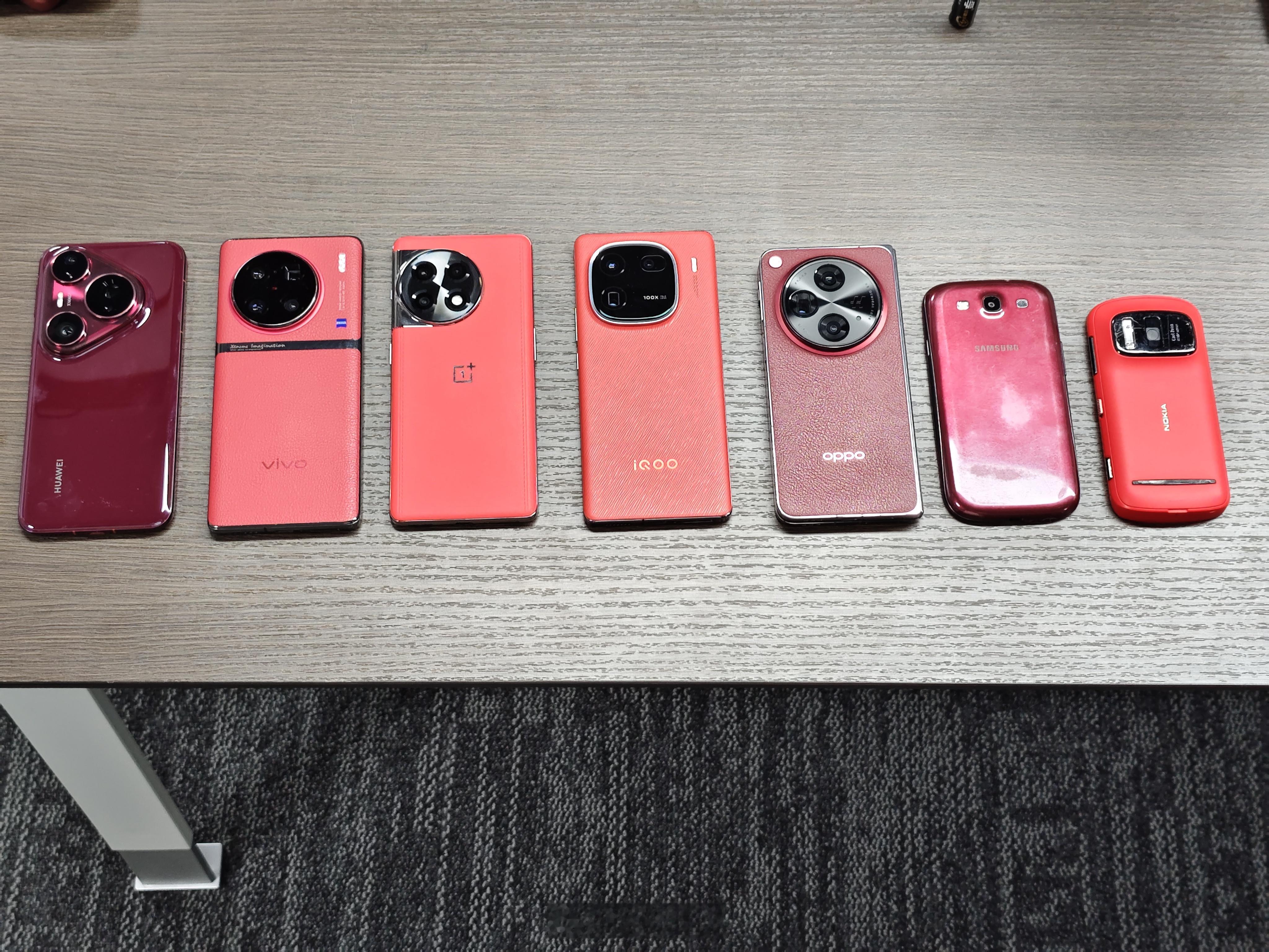 找了几台红色手机，祝大家新的一年红红火火