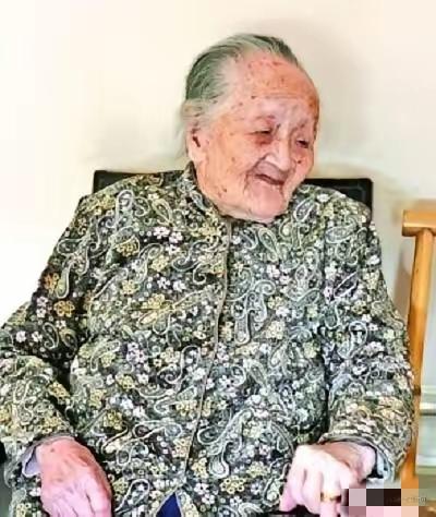李春，是广东省最长寿的老人。生于清朝光绪二十二年春，即1896年3月17日，她一