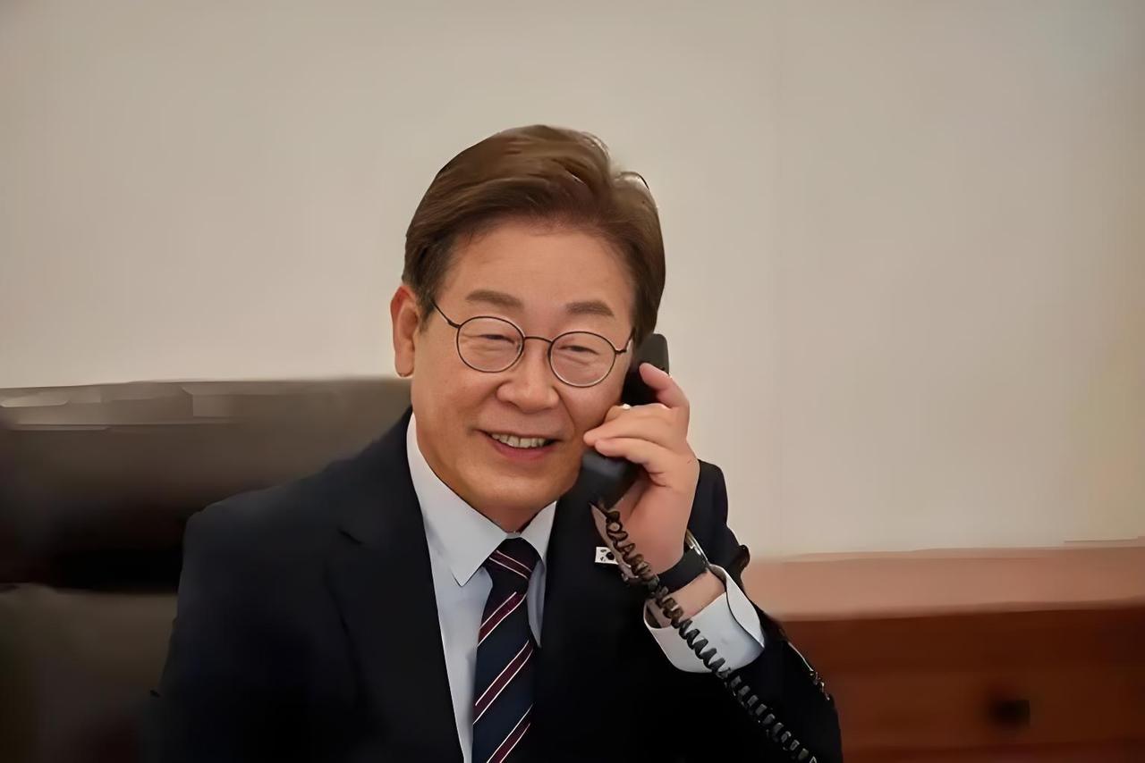 泽连斯基的演技，在李在明的面前，都要甘拜下风。演员的自我修养是什么，不要去看