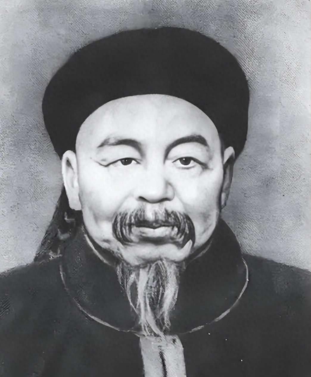 晚清时期左宗棠担任过哪些重要官职？如今这些官职在现代社会又相当于哪些职位呢？1