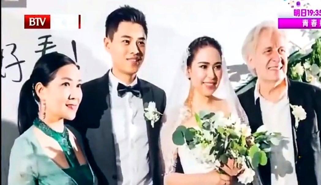 沈丹萍这一家子，总有人看不明白。明明是八十年代当红的女演员，前途一片光明，偏偏