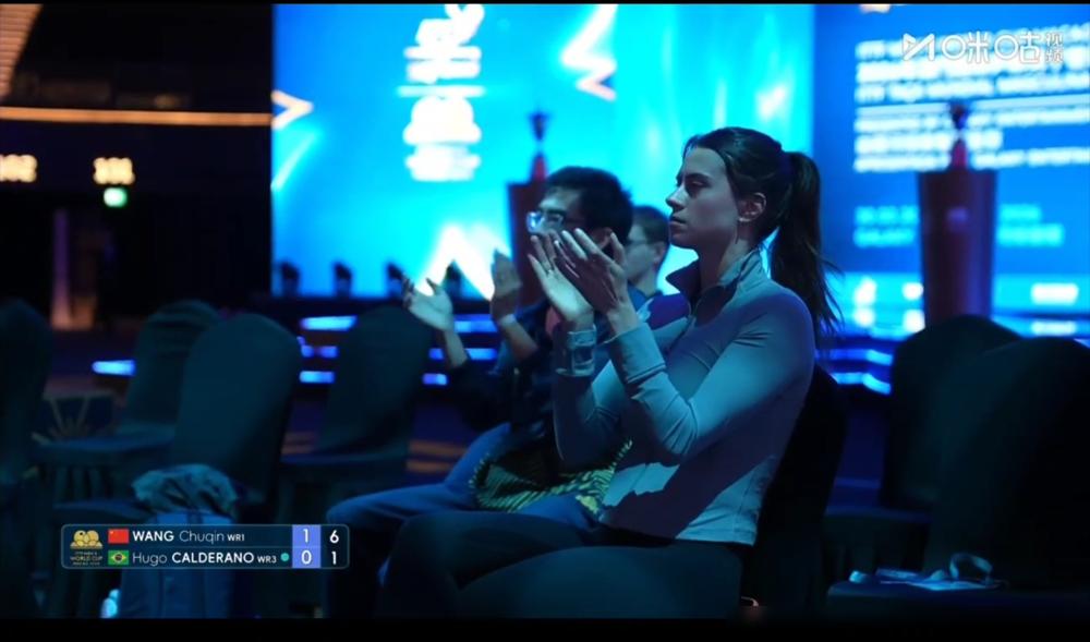 你以为雨果扇自己耳光是输急了？我告诉你，你看反了。那不是情绪崩溃，那是外科手