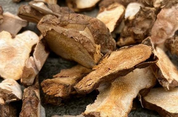 中医发现：土茯苓能在48小时内减轻40%的关节炎，是真的吗？关节炎的痛苦，许