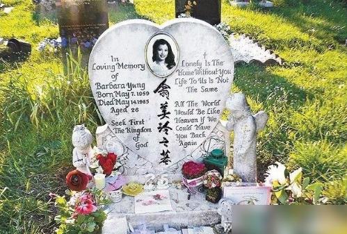 32年后，翁美玲的墓被“打开”了，一个91岁的老人，终于睡在了她的身旁。主