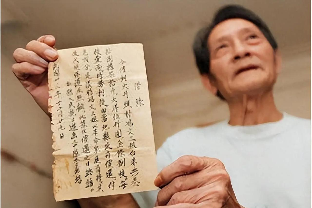 三万亿，就是举全省之力也赔不起啊！2010年，广东一身着朴素的老人拿着一张欠条，