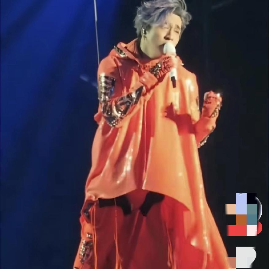 薛之谦越来越离谱了这是又一名场面吧话说看他的演唱会，为什么感觉有看小品的即视