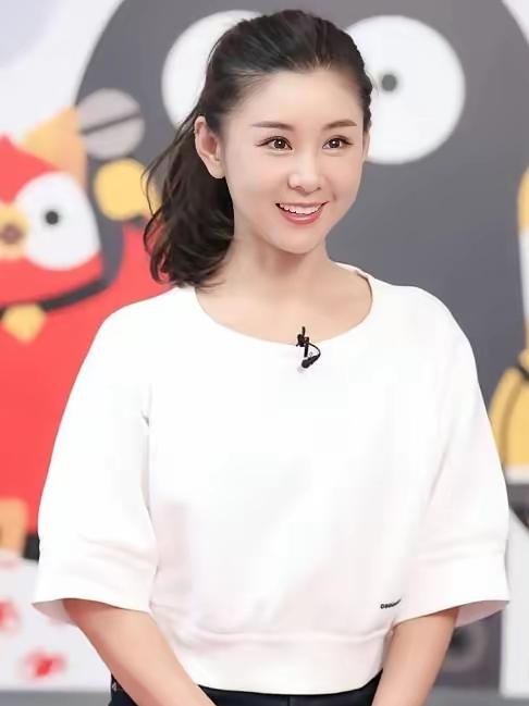 演员李小萌说：“在我眼中，谢霆锋要比王雷帅多了，我从小就喜欢帅一点的男生，心中的