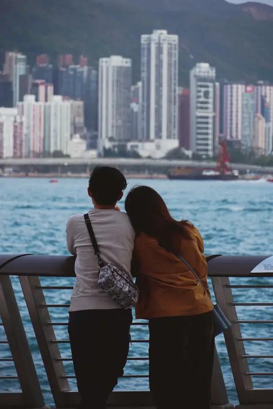 5年被车撞22次，平均3个月“倒霉”一次，还每次都能拿巨额赔偿？香港这对夫妇的经