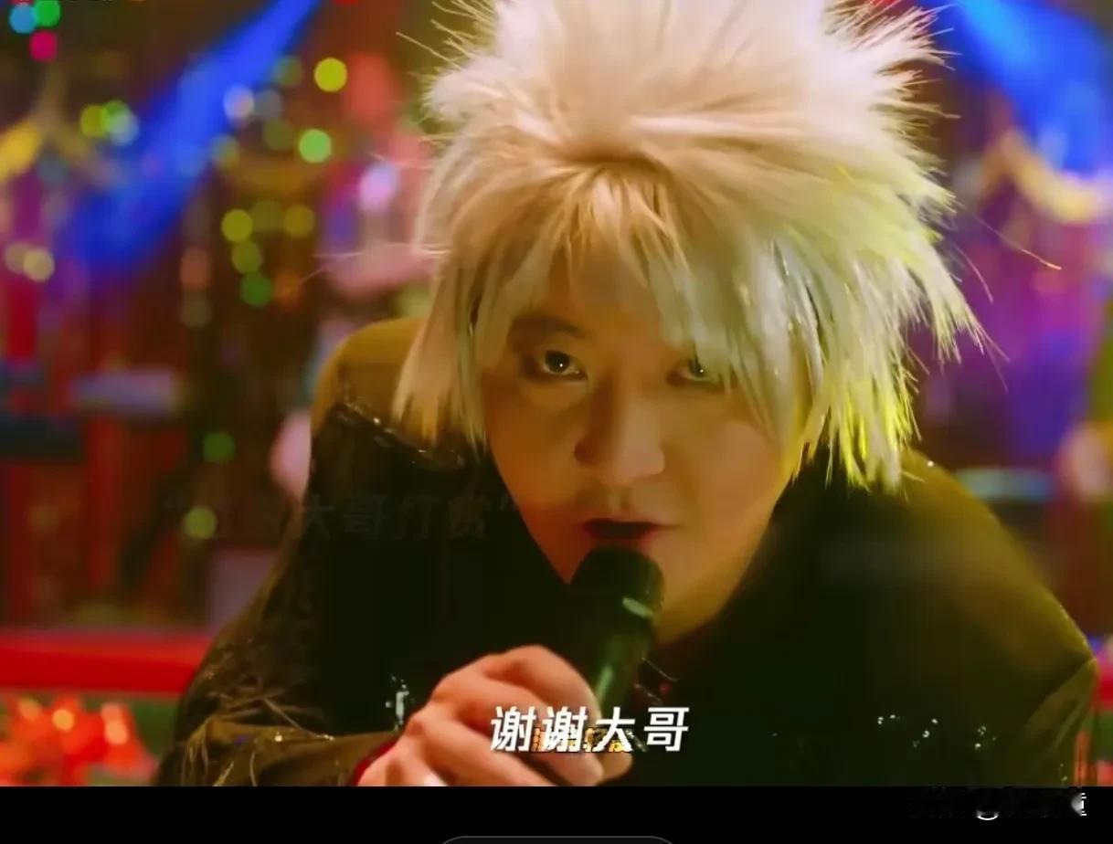 郭京飞的新赛道一般人不好闯进来！郭京飞在新剧《老舅》中为了生活，去夜店唱歌，杀