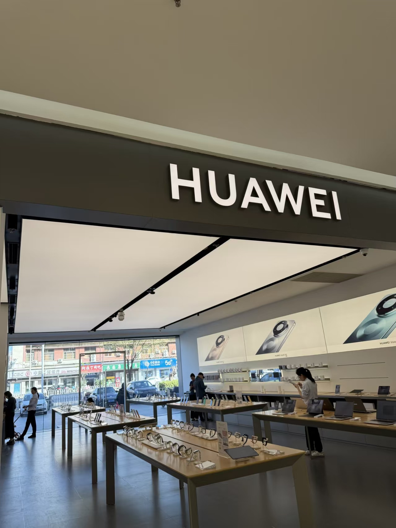 华为发了台平板：MatePadAirZ，麒麟T93SD，12英寸LCD144Hz，10100毫安电池