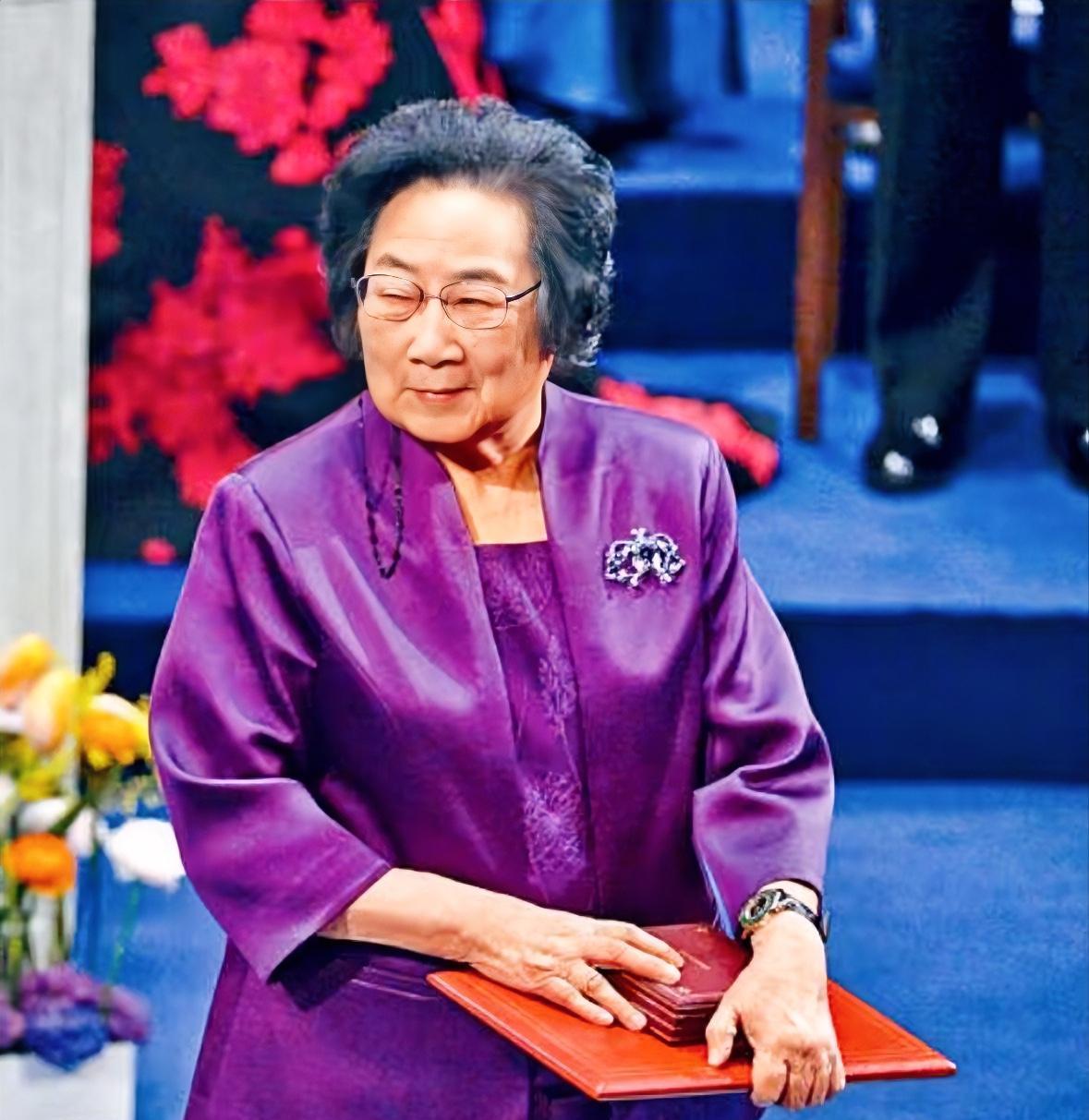 告诉大家四件事儿屠呦呦评选美国院士的“情况”第一，屠呦呦的纪录片，是欧洲人给