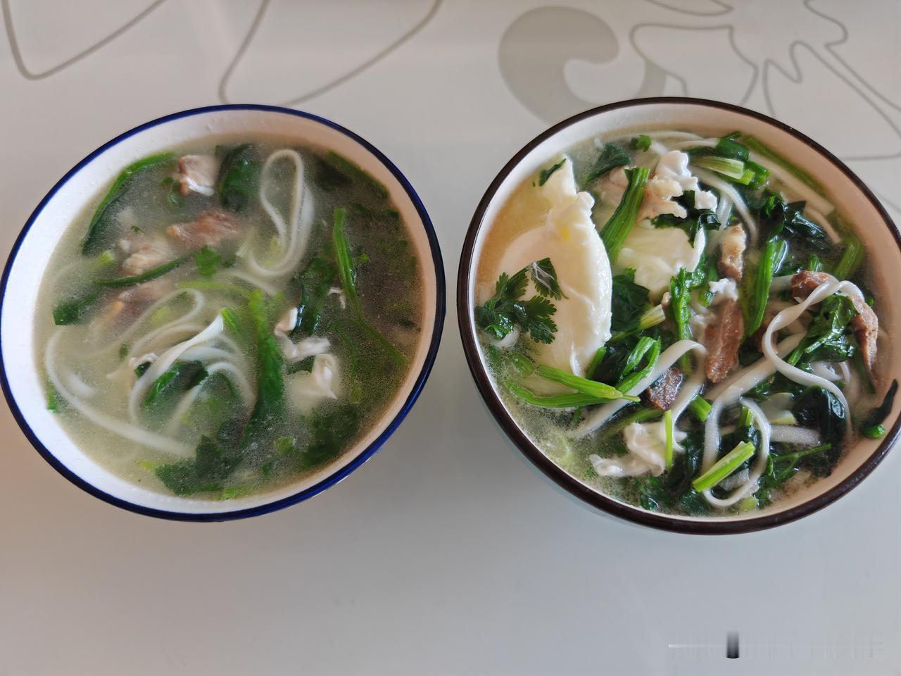 中午老公回来了，问我吃啥饭？我说：一上午就忙着洗洗晒晒了，还没想好吃啥呢。老