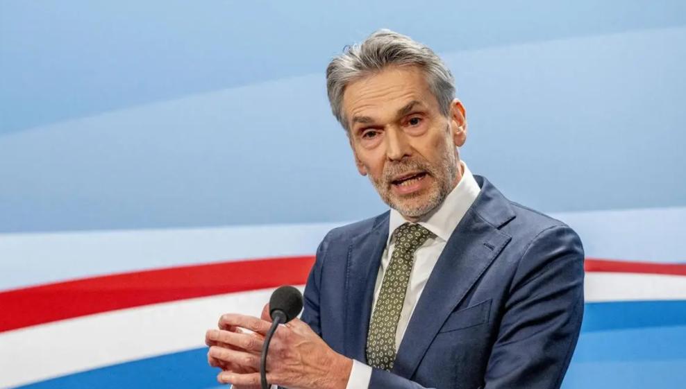 荷兰在耍“金蝉脱壳”！很多人以为，荷兰11月6日宣布“恢复供货”是认输了。错了！