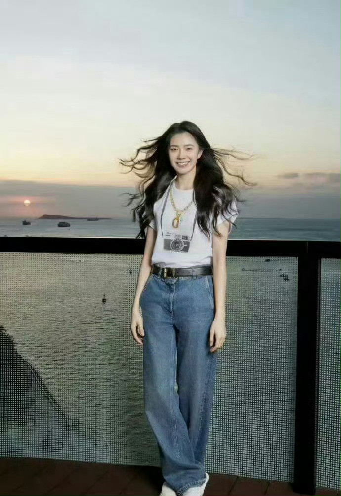 我去，刘浩存太可怕了，竟然瘦到了80多斤，这脸好小好可爱